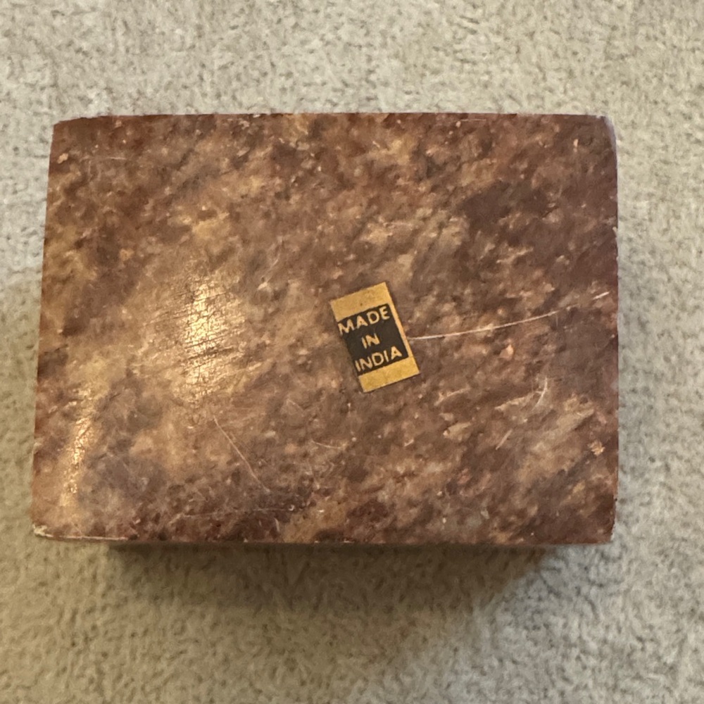 Vintage! Soapstone/Marble Trinket Box with Floral Inlay - Picture 4 of 15